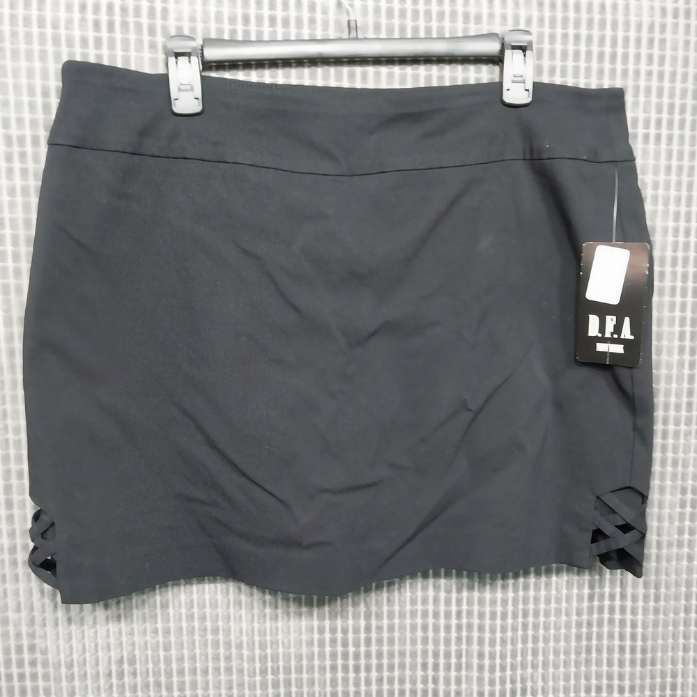 D.E.A. New York Skort Women Lattice Cutout Hem Size 16 Black